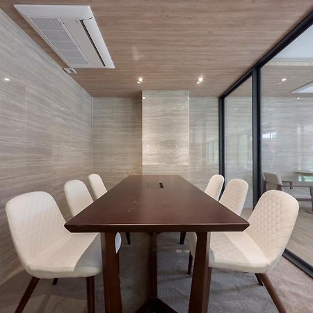 Ramada By Wyndham Bangkok Ten Ekamai Residences Exterior photo