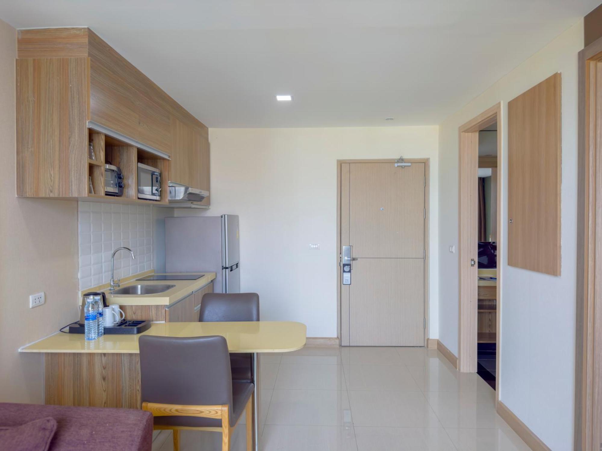 Ramada By Wyndham Bangkok Ten Ekamai Residences Exterior photo